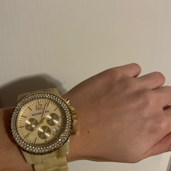 Michael Kors Watch - Picture 3 of 4